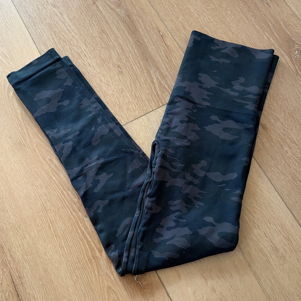 SPANX LOOK AT ME NOW BLACK CAMO LEGGING. Size medium. Never worn!